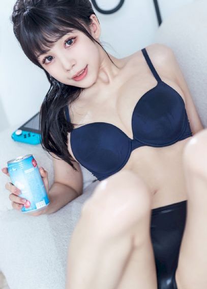 欧美视频网红笑着打人_720高清完整版